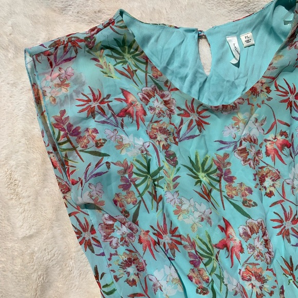 Floral Breeze Sleeveless Mini Dress - Picture 3 of 8